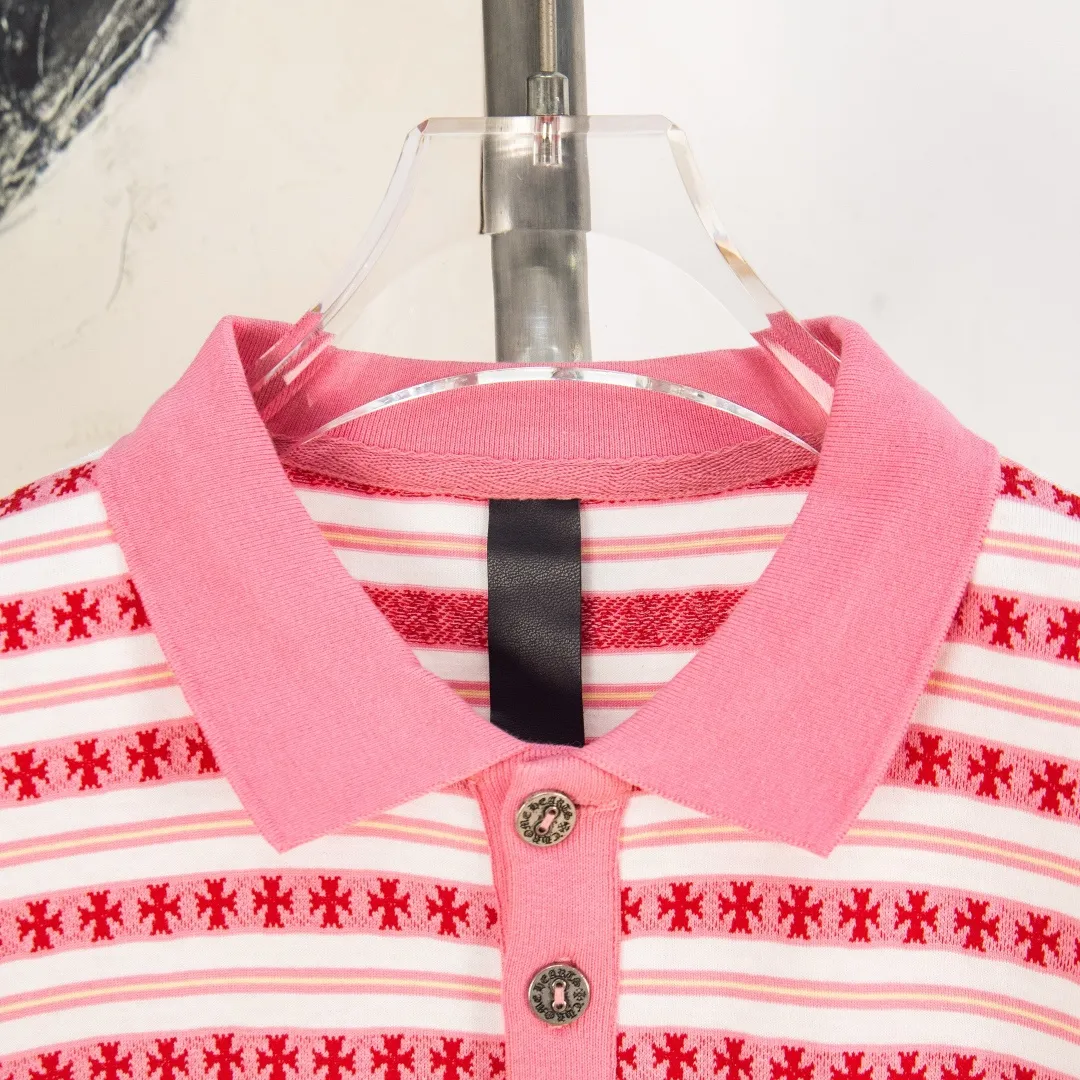 P250 zp version [exclusive supply] Chrome Hearts/Chrome Hearts SS25 new high-end cross jacquard knitted sea soul embroidered lapel Polo striped long sleeves 100% cotton cross jacquard knitted striped fabric ✝️ Customized old vintage brand hand-stitched buttons ✝️ Fully automatic positioning and tailoring Precise alignment of stripes ✝️ CH Chrome Hearts niche design cross jacquard striped long sleeves brings striped Polo to Next Levels Loose fit, same style for men and women Lazy and casual, street style, three-color hair, customized style. Color: blue, pink and black. Size: S M L XL. Number: WW10960.